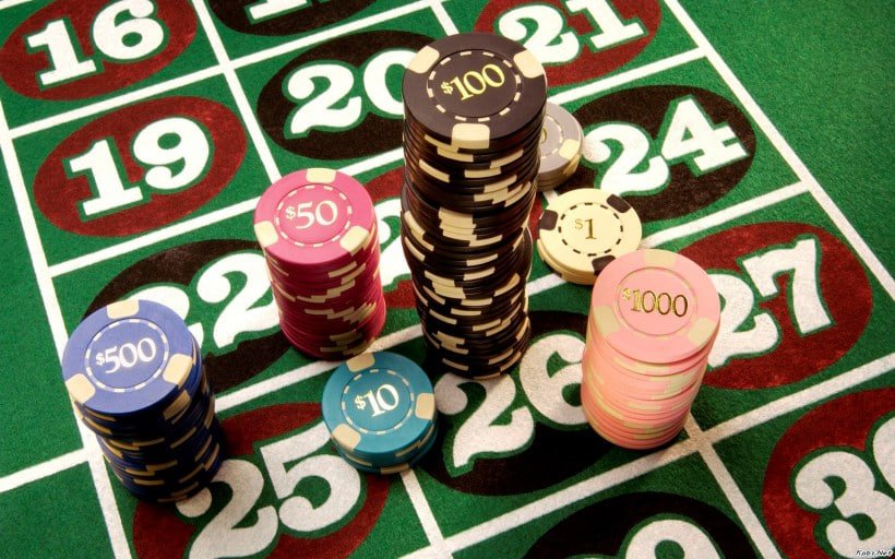 Myanmar ကစားသူများ slot games အသုံးပြုကစားနေသောမြင်ကွင်း